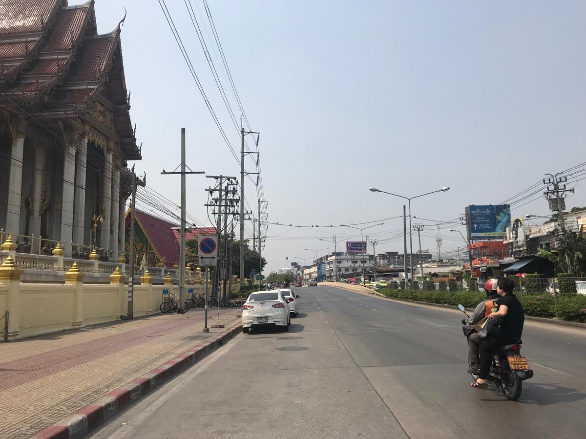 Yellow Hostel Bangkok Exterior photo